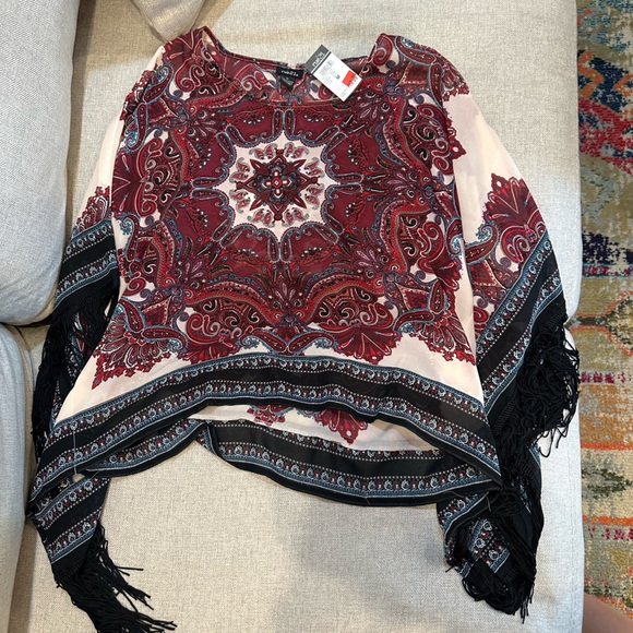 Cute patterned top brand new with tags! - Picture 1 of 3